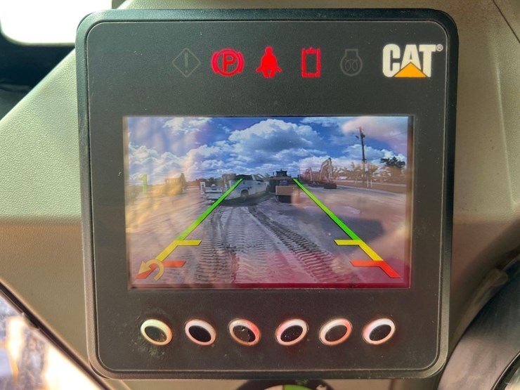 2021-caterpillar-299d3-image-36