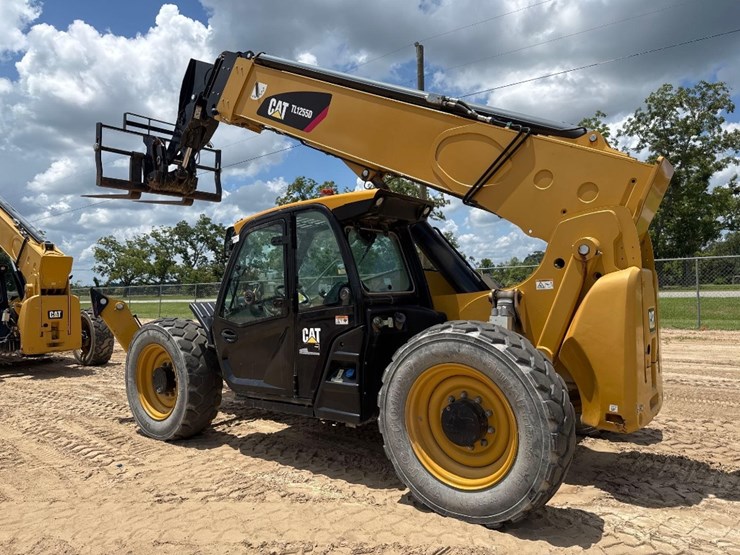 2020-caterpillar-tl1255d-image-8