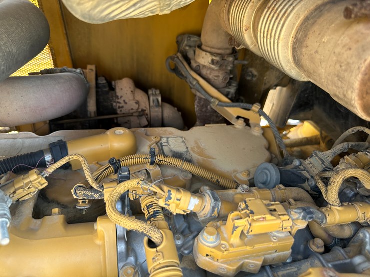 2017-caterpillar-d6k2-lgp-image-58