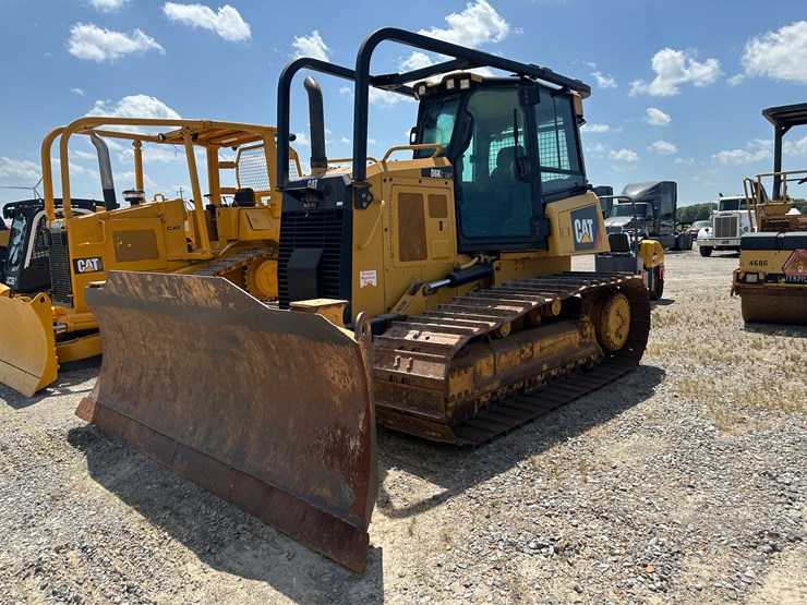 2017-caterpillar-d6k2-lgp-image-1