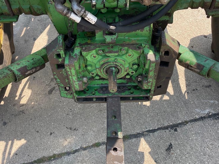 john-deere-3010-image-8