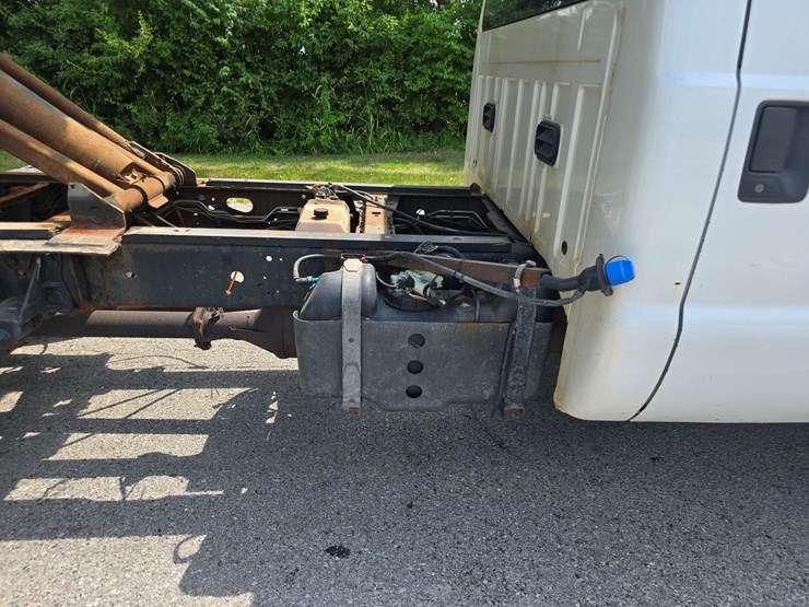 2011-ford-f550-image-102