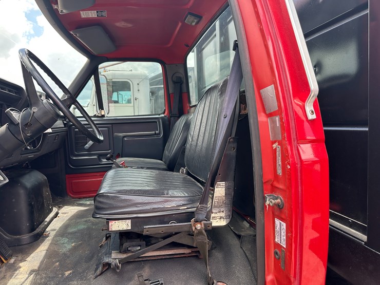 1992-ford-f700-image-48