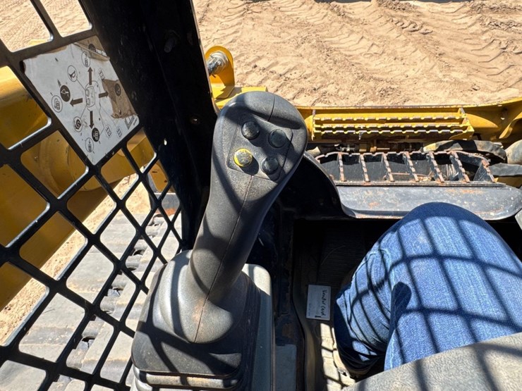 2020-caterpillar-279d3-image-43