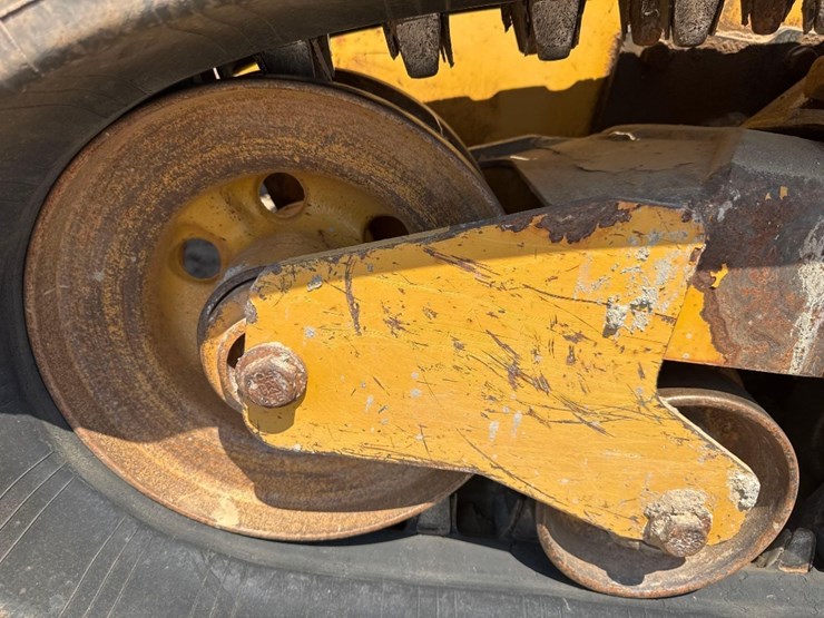 2016-caterpillar-259d-image-10