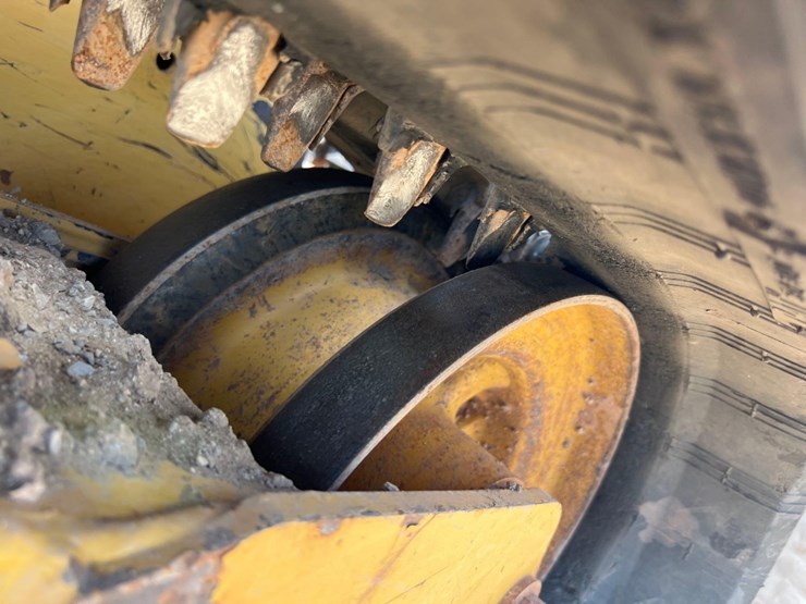 2015-caterpillar-259d-image-15