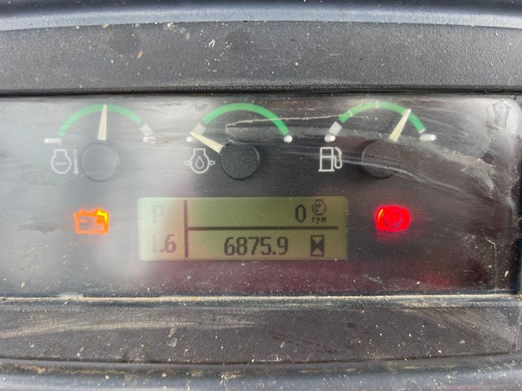 2016-deere-700k-lgp-image-42