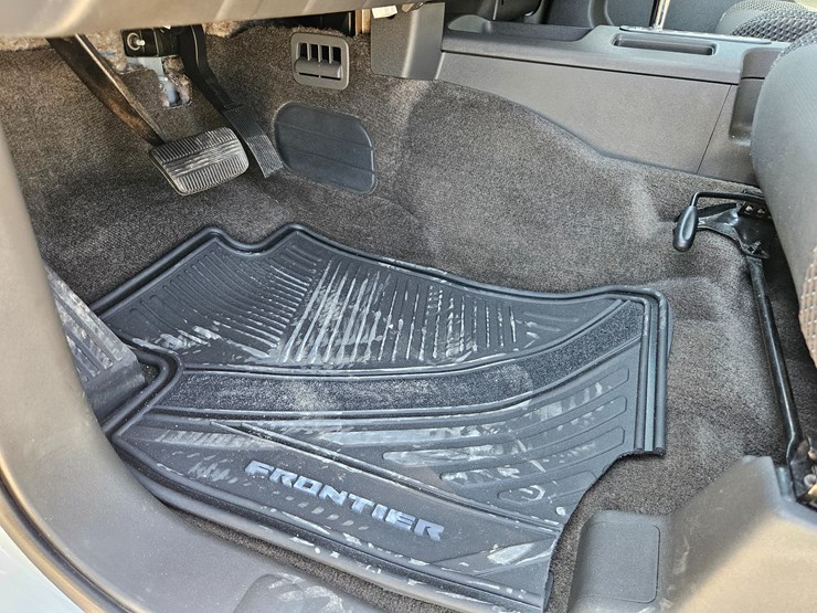 2016-nissan-frontier-image-33