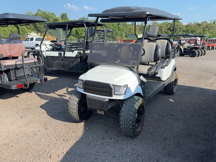 #3099-•-club-car-gas-golf-cart-image-1
