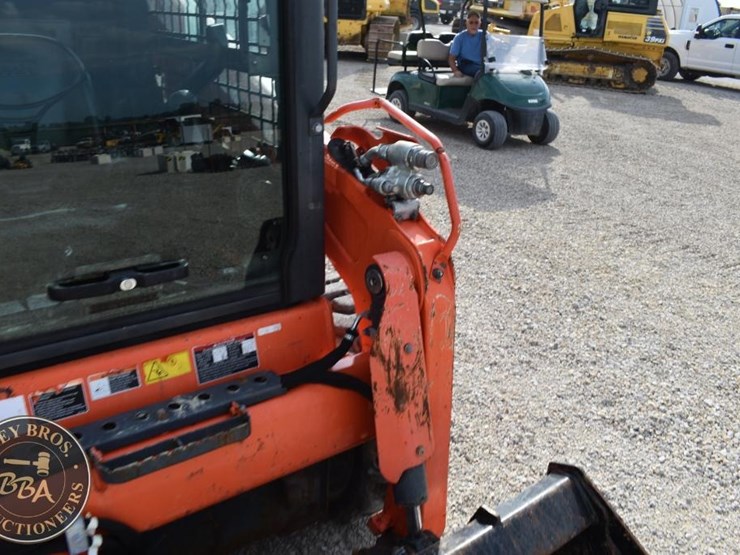2020-kubota-ssv65-image-28