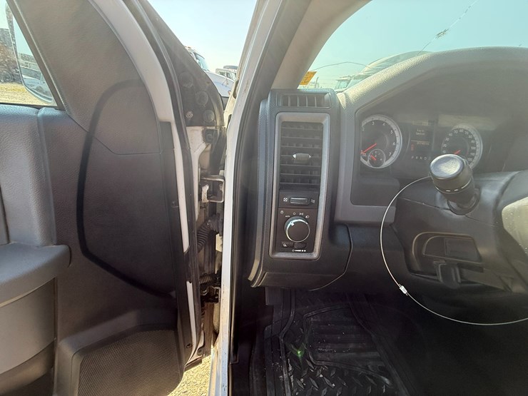 2015-dodge-ram-1500-image-42