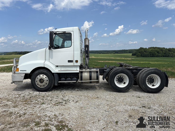 2003-volvo-vnl-t/a-day-cab-truck-tractor-image-8