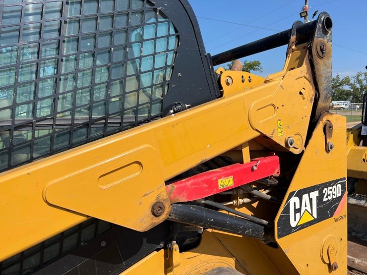 2016-caterpillar-259d-image-17
