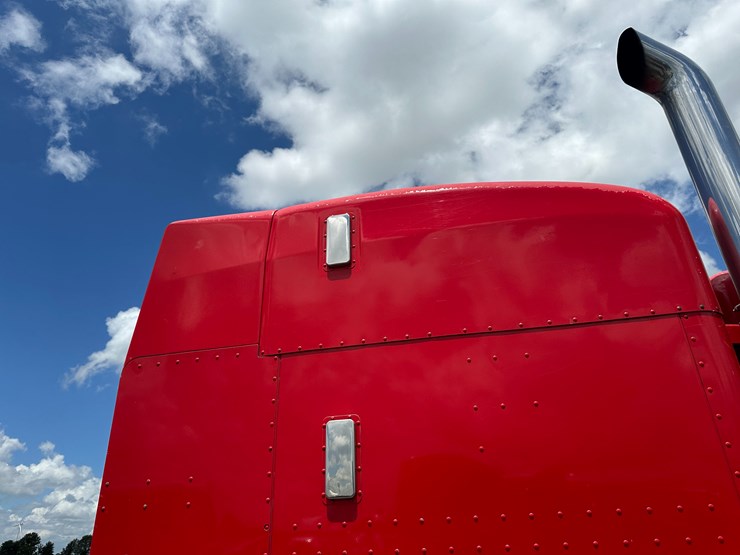 2003-peterbilt-379-image-48