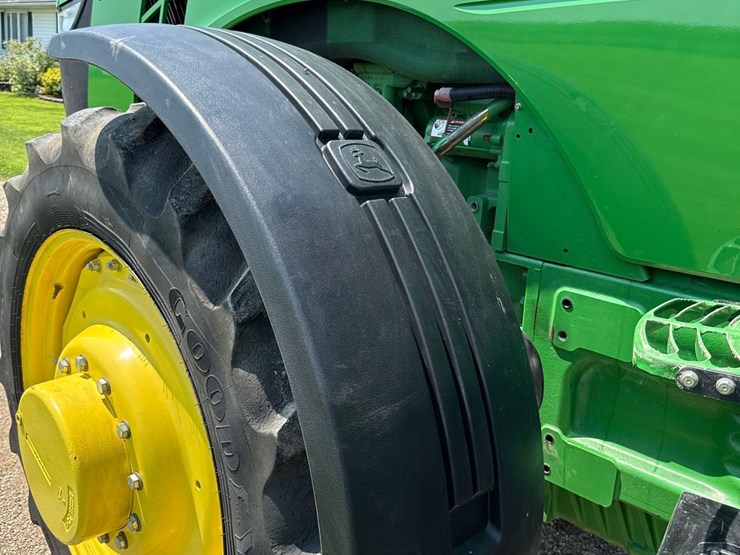 2013-john-deere-8260r-image-27