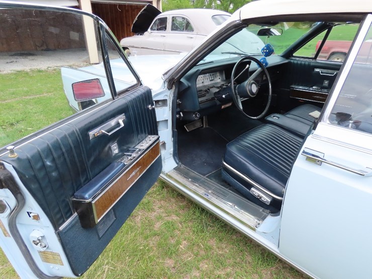 1967-lincoln-continental-convertible-image-9