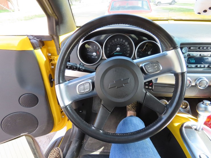 2004-chevrolet-ssr-pickup-image-16