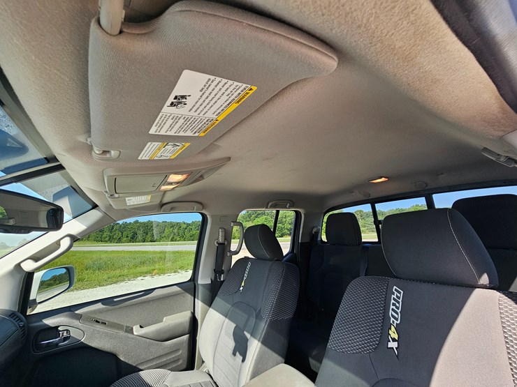 2016-nissan-frontier-image-35