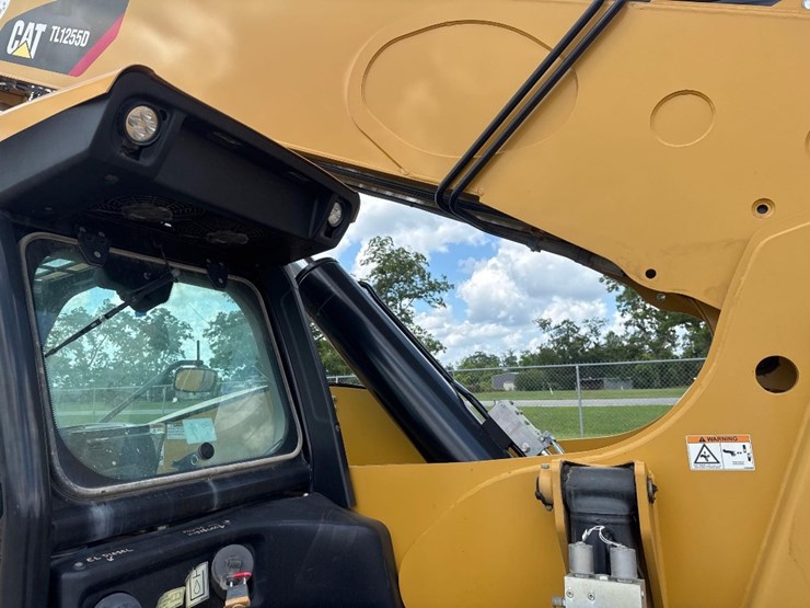 2020-caterpillar-tl1255d-image-21