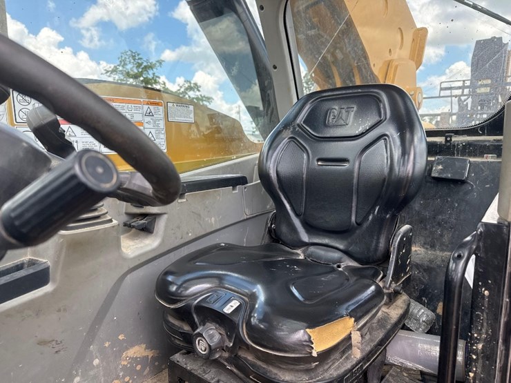 2020-caterpillar-tl1255d-image-25