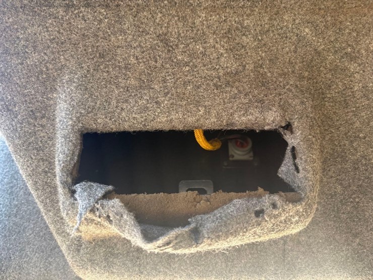 2015-caterpillar-573c-image-29