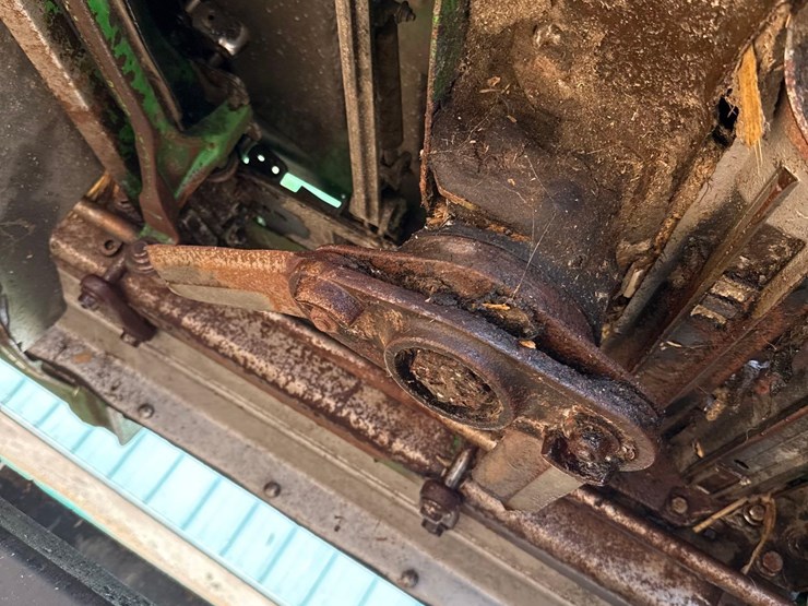 2012-john-deere-608c-image-31