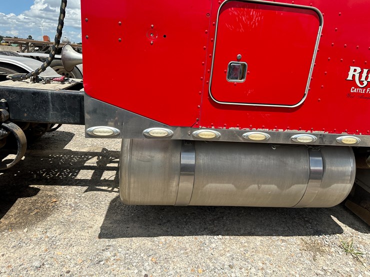 2003-peterbilt-379-image-50
