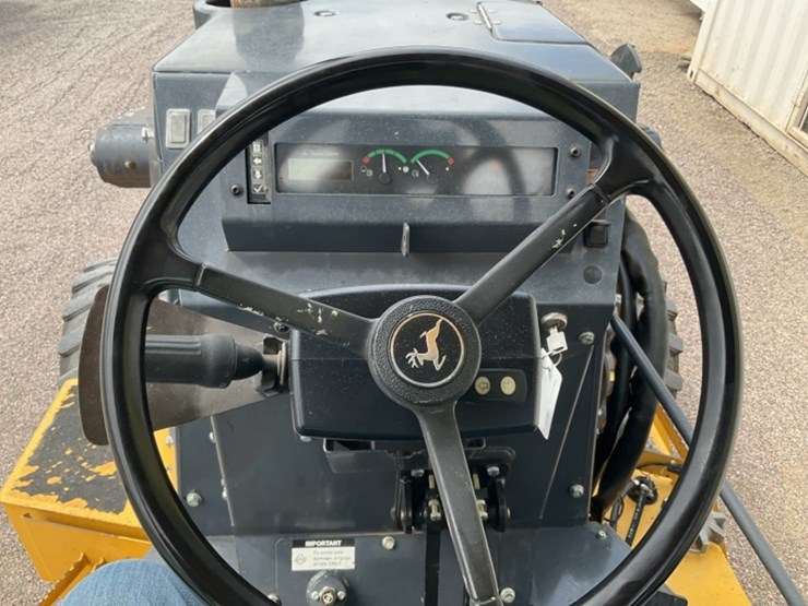 2016-deere-210l-image-23