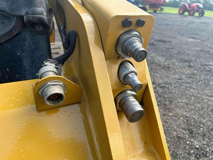 2018-caterpillar-259d-image-28