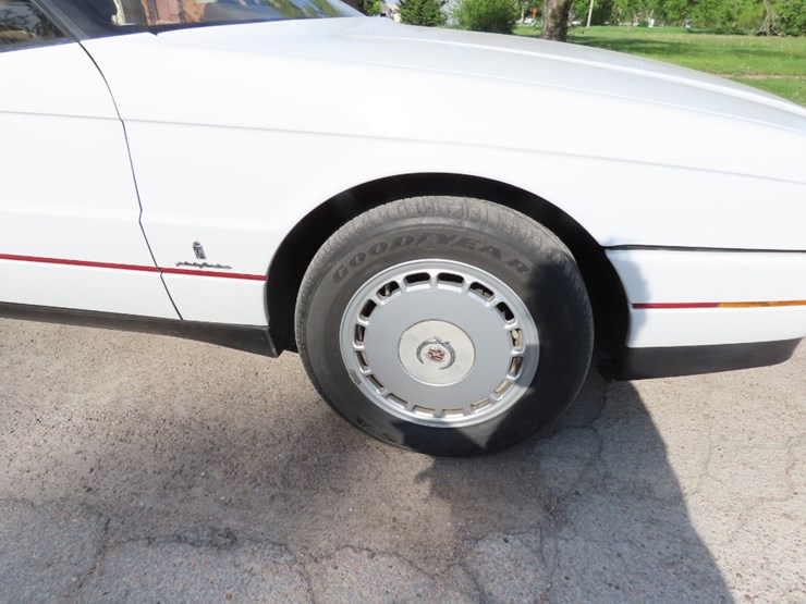 1991-cadillac-allante-pininfarina-roadster-image-4