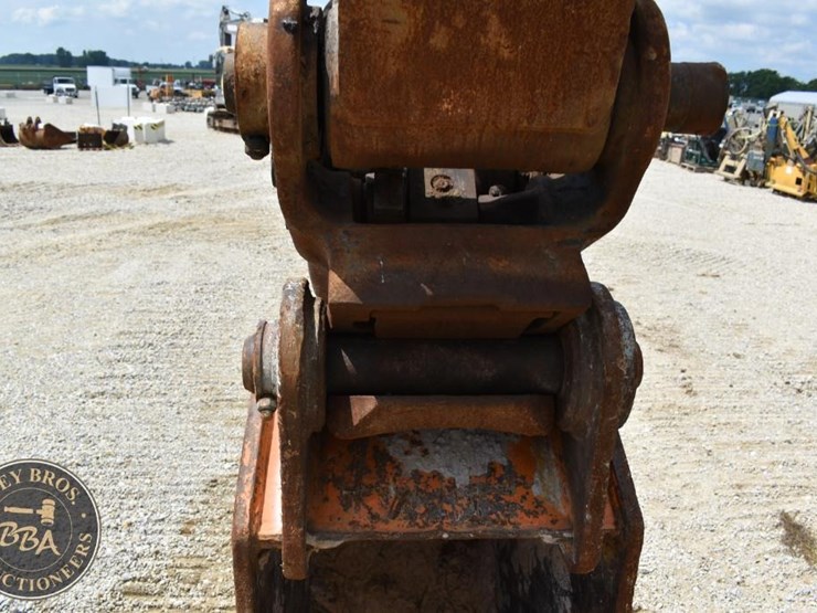 2018-deere-210g-lc-image-37