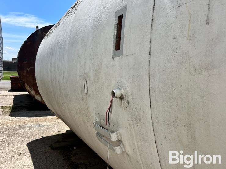 8,000-gallon-(approx.)-fiberglass-liquid-feed-storage-tank-image-12