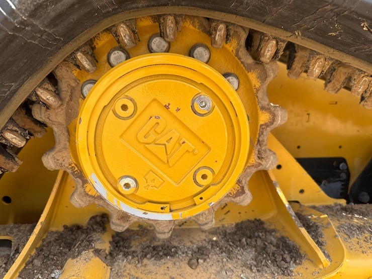 2024-caterpillar-255-skid-steer-image-16