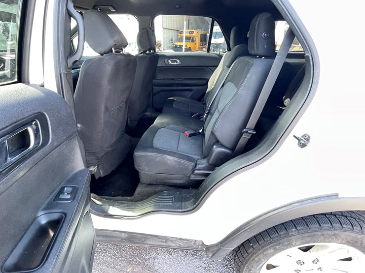 2018-ford-explorer-image-18