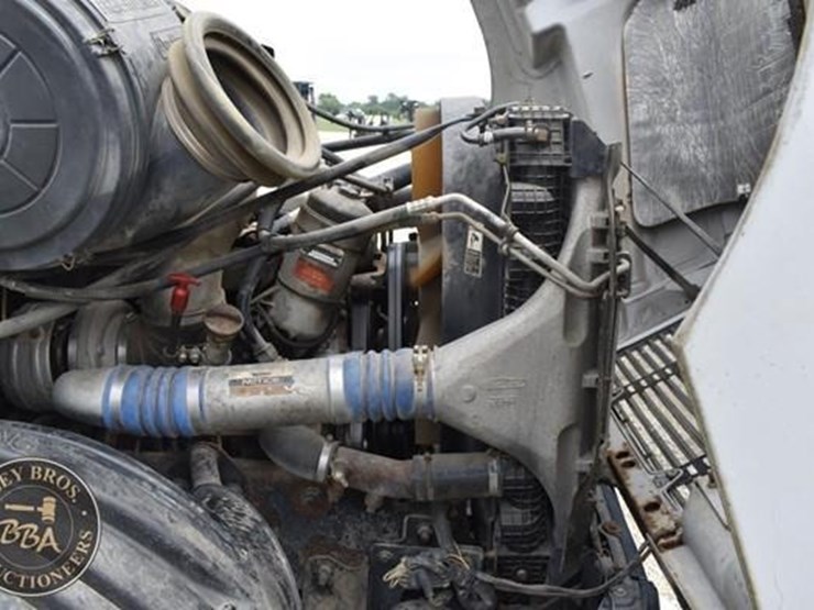 2002-freightliner-century-112-image-38