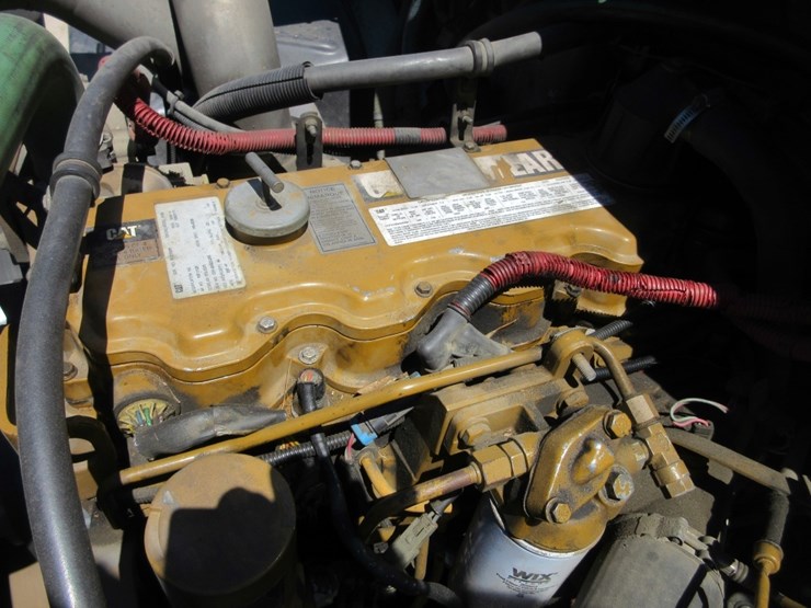 2001-freightliner-fl70-image-7