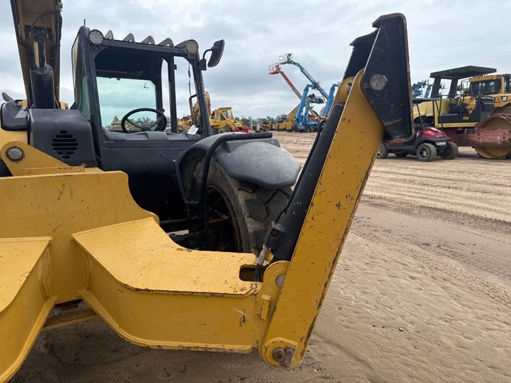 2014-caterpillar-tl943c-image-15