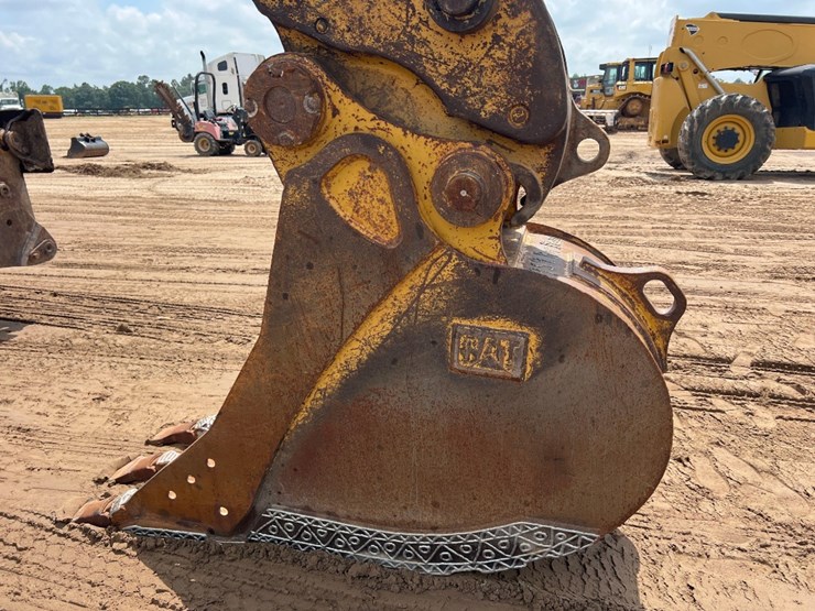 2011-caterpillar-m318d-image-10