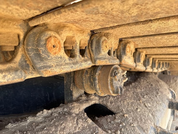 2020-caterpillar-326-image-11