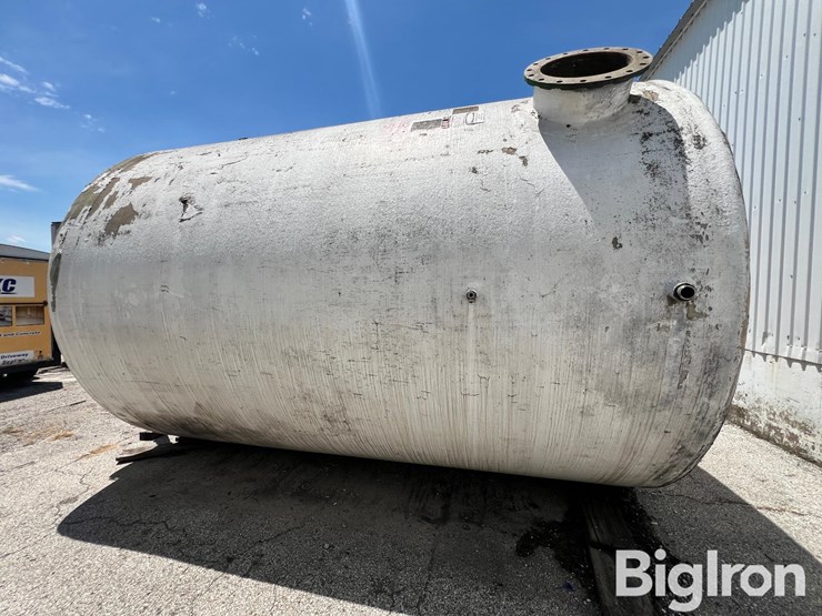8,000-gallon-(approx.)-fiberglass-liquid-feed-storage-tank-image-4