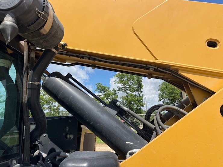 2013-caterpillar-tl943c-image-17
