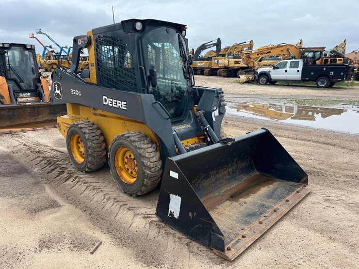 2022-deere-320g-image-6