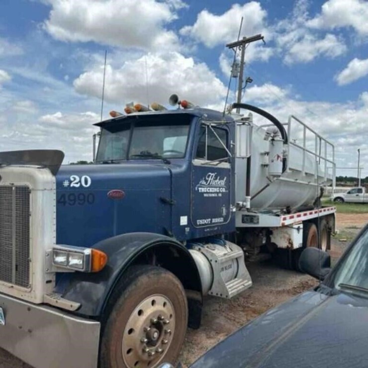 1991 Peterbilt BobTail Truck