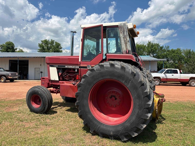 1977-ih-1586-tractor-image-7