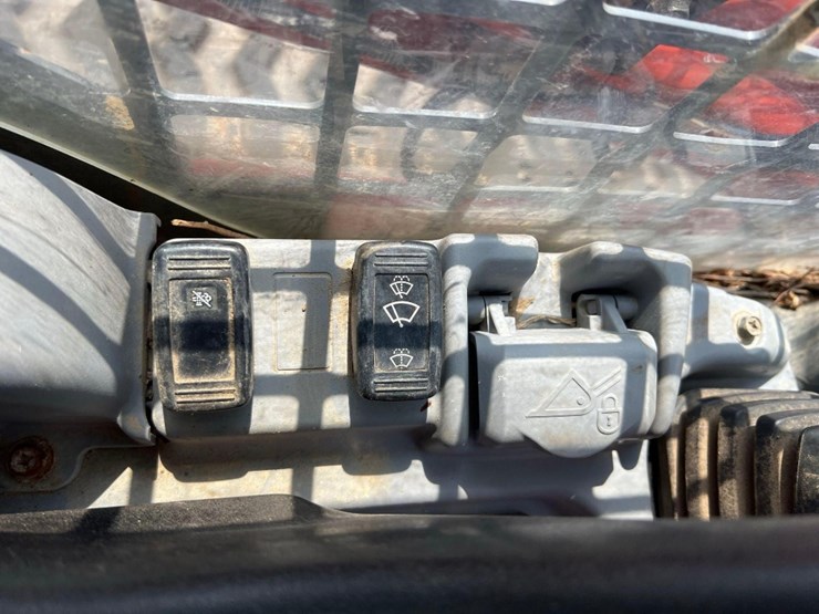 2018-kubota-svl95-2s-image-28