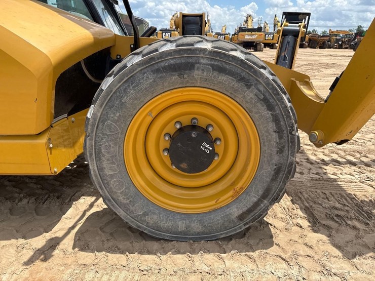 2020-caterpillar-tl1255d-image-13