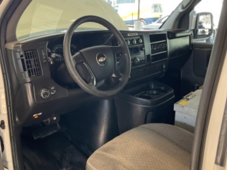 2014-chevrolet-express-1500-image-25