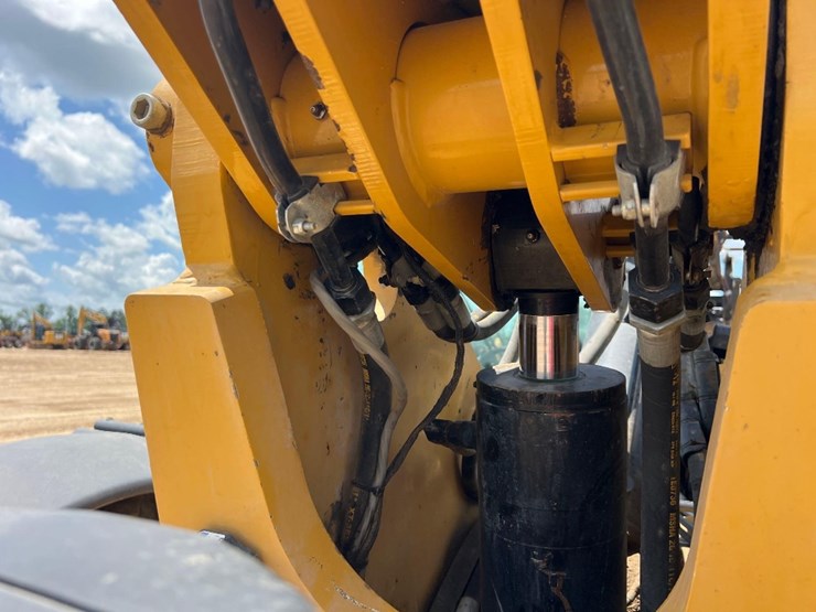 2013-caterpillar-tl943c-image-20