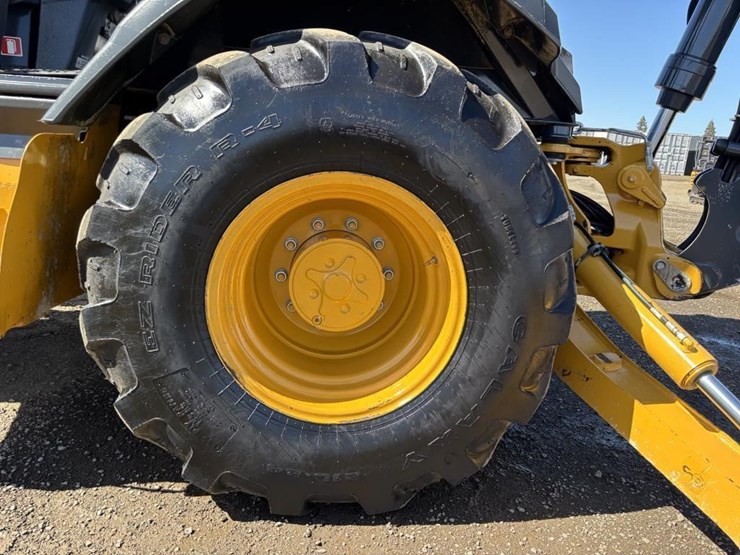 2020-deere-410l-image-31