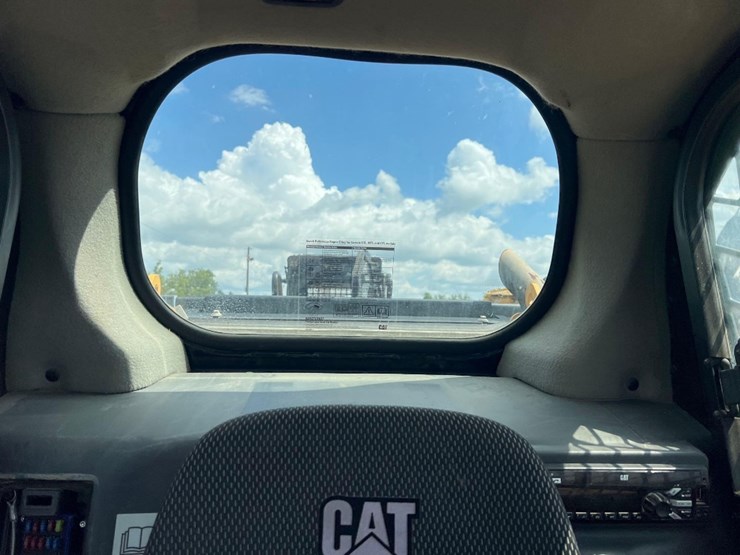 2021-caterpillar-279d3-image-32